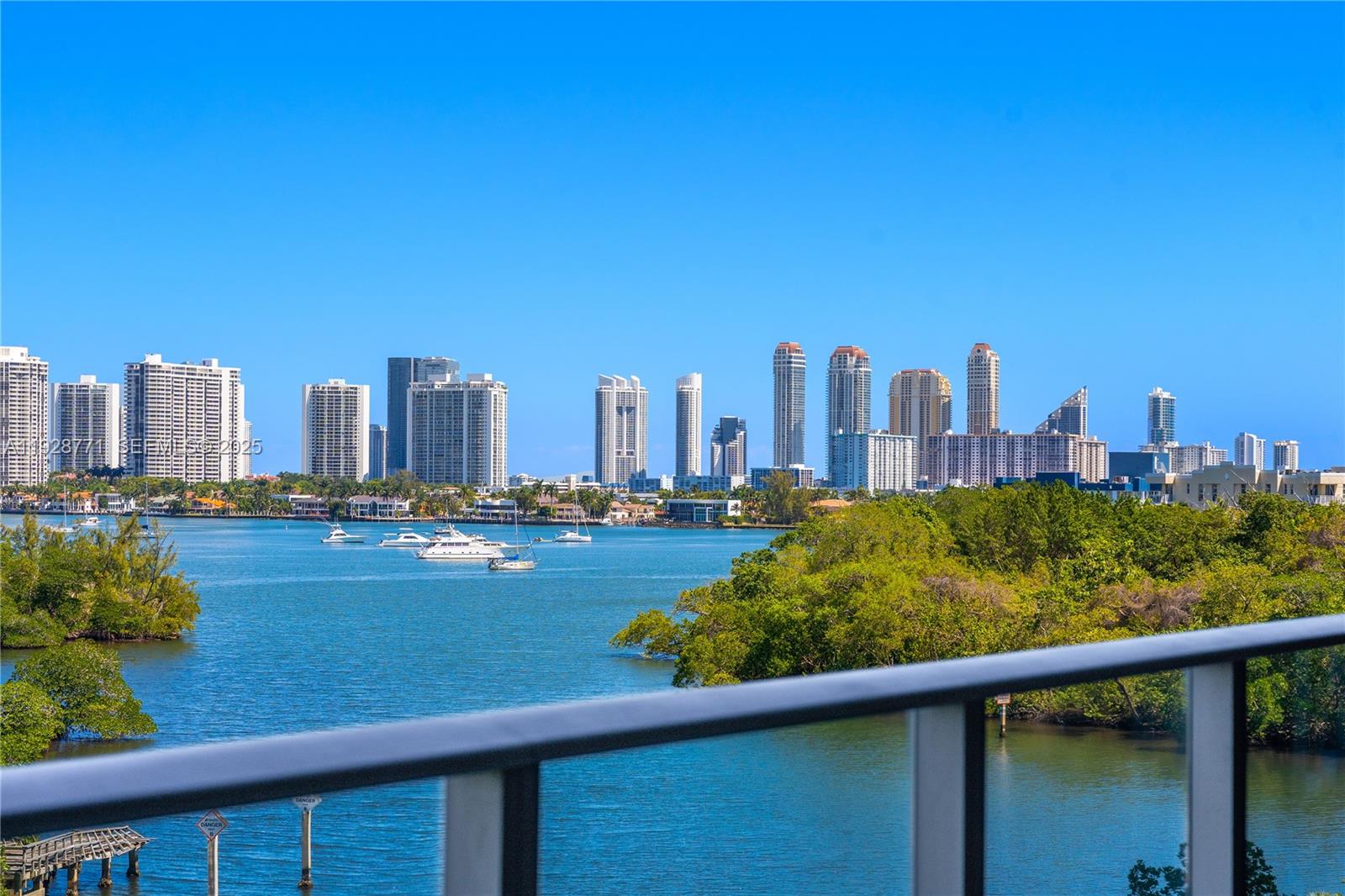 THE HARBOUR NORTH CONDO - Residential