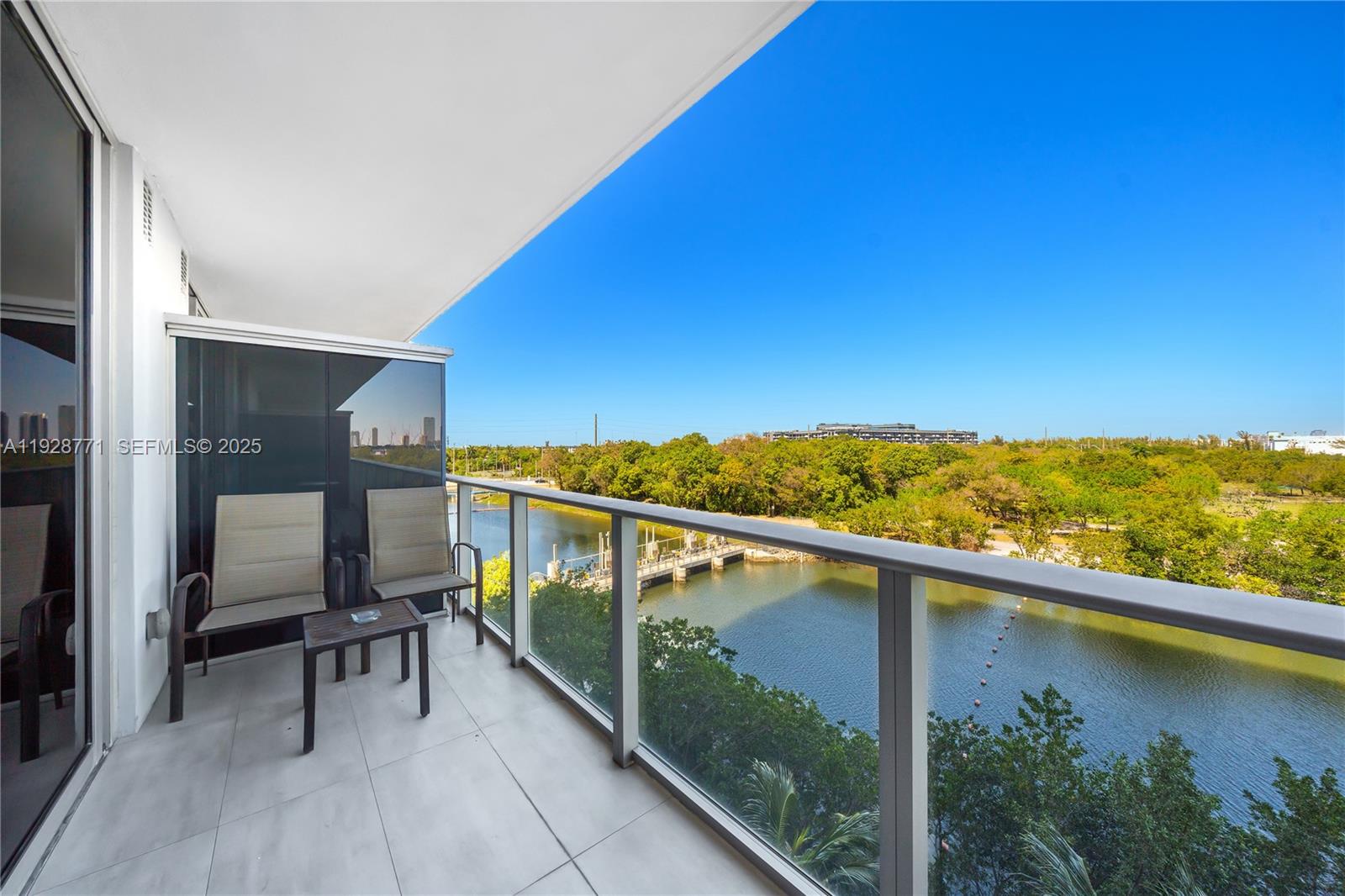 THE HARBOUR NORTH CONDO - Residential