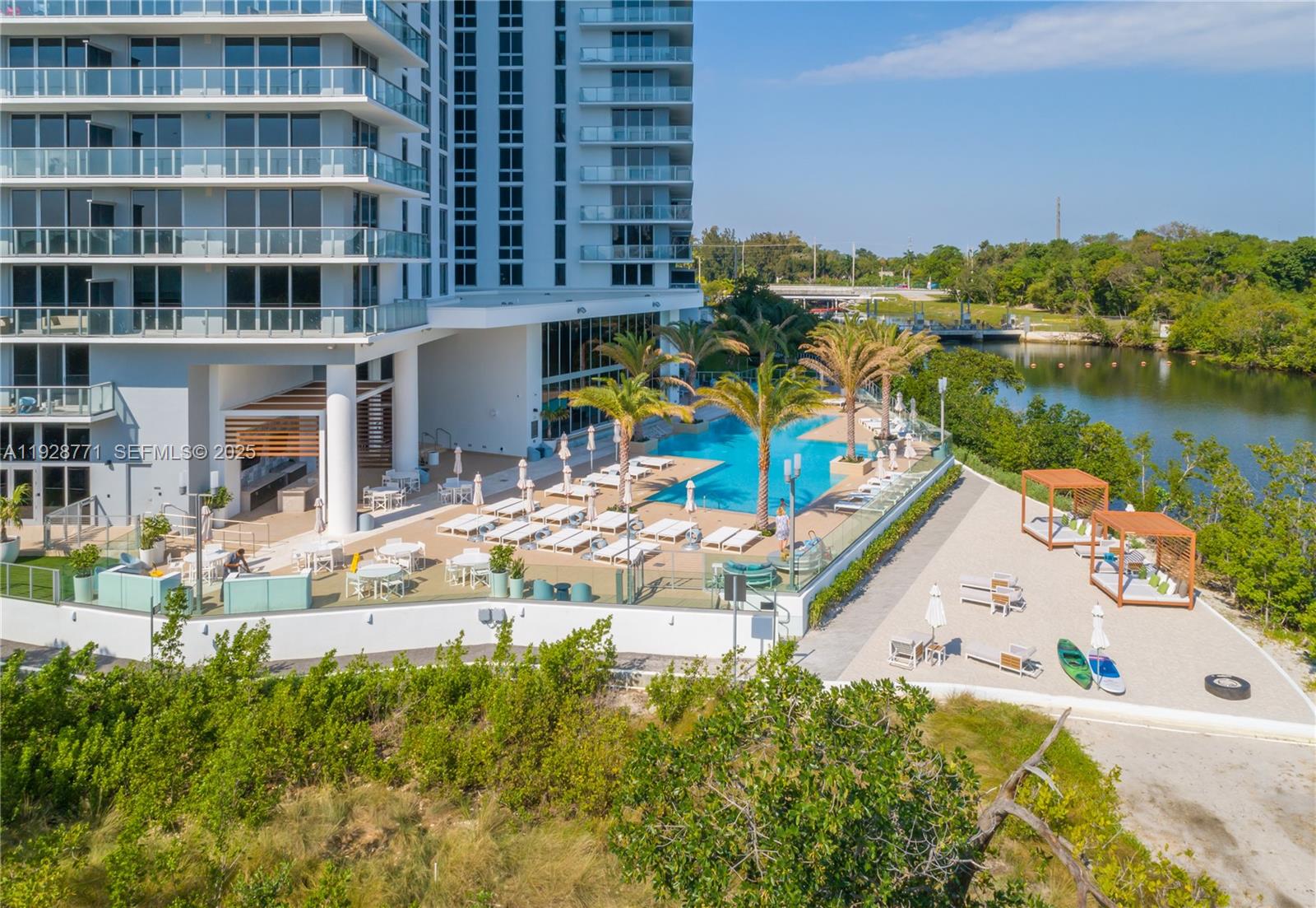 THE HARBOUR NORTH CONDO - Residential