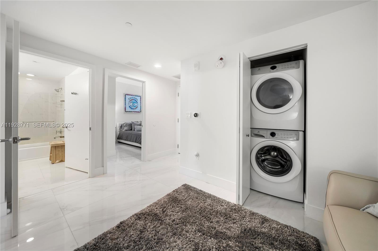 THE HARBOUR NORTH CONDO - Residential