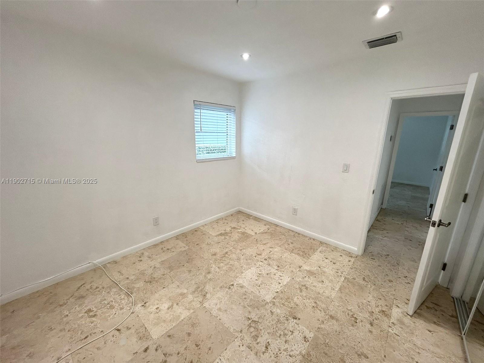 VISTA BISCAYNE - Residential Lease