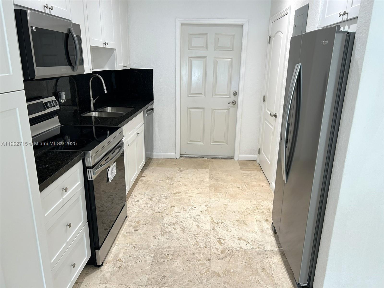 VISTA BISCAYNE - Residential Lease