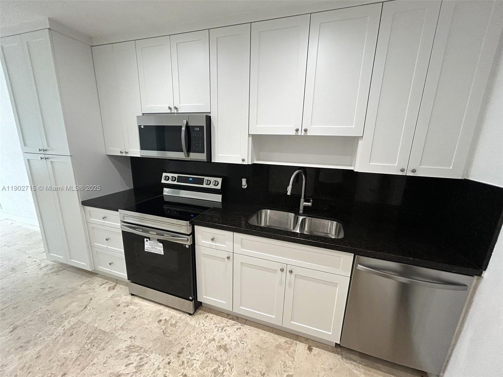 VISTA BISCAYNE - Residential Lease