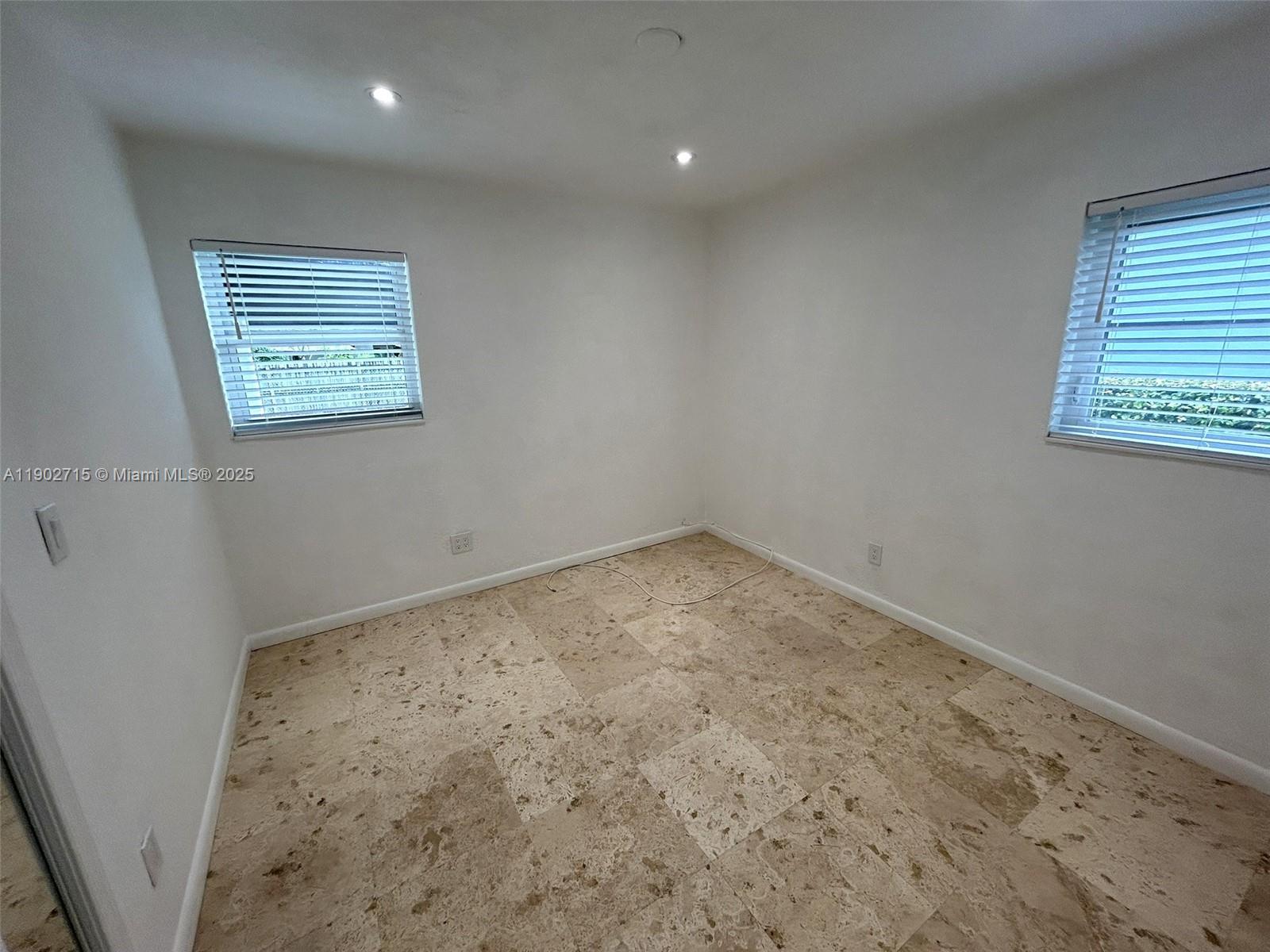 VISTA BISCAYNE - Residential Lease