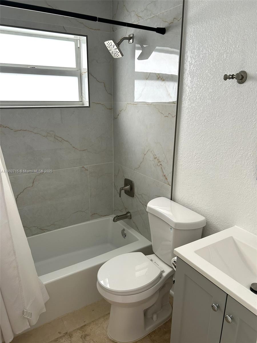 VISTA BISCAYNE - Residential Lease