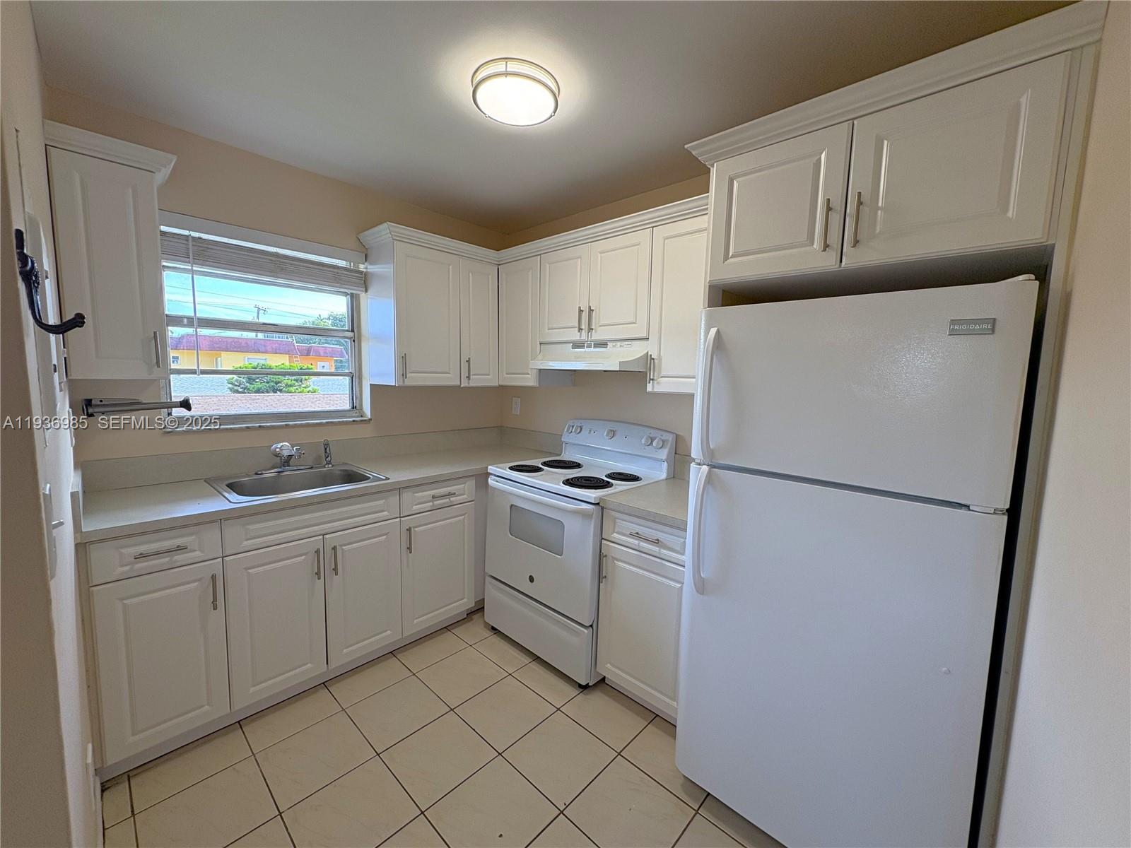 HIALEAH 11TH ADDN - Residential Lease