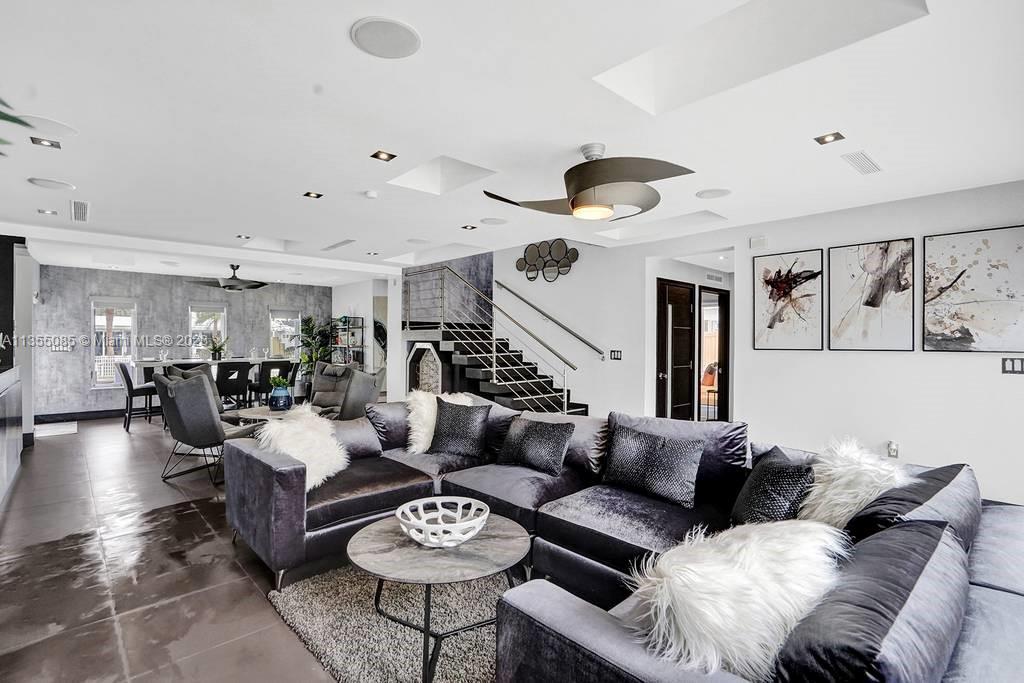 LAUDERDALE ISLES NO 2-BLK - Residential