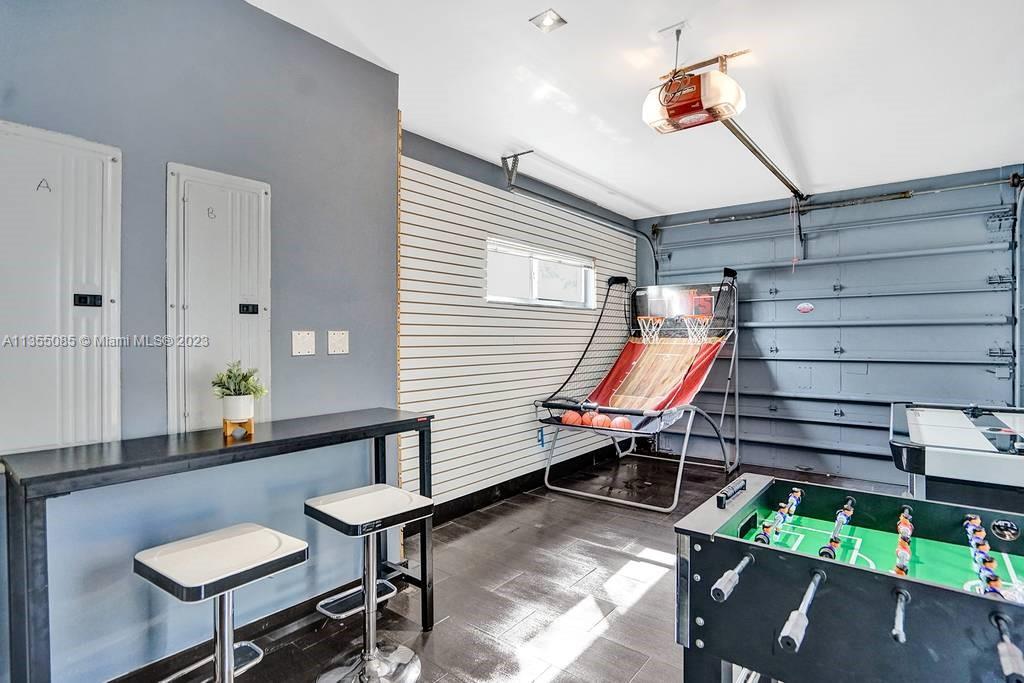 LAUDERDALE ISLES NO 2-BLK - Residential