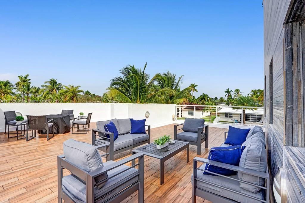 LAUDERDALE ISLES NO 2-BLK - Residential