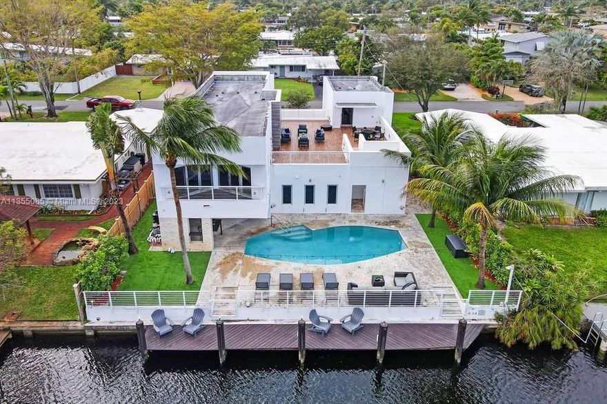 This stunning classic modern home boats 5 bedrooms + 1 room upstairs (6 in total), and 5 bathrooms. Modern furnishings throughout, tons of natural light, open floor plan, and beautiful waterway view makes this home a true showstopper. 
Gourmet Kitchen, Heated pool, No fix bridges, private entrance for Guest or Crew quarters. High Tech smart house, but user friendly.