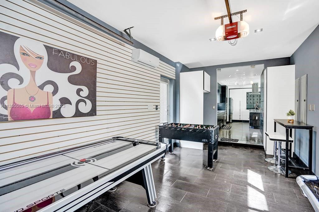 LAUDERDALE ISLES NO 2-BLK - Residential