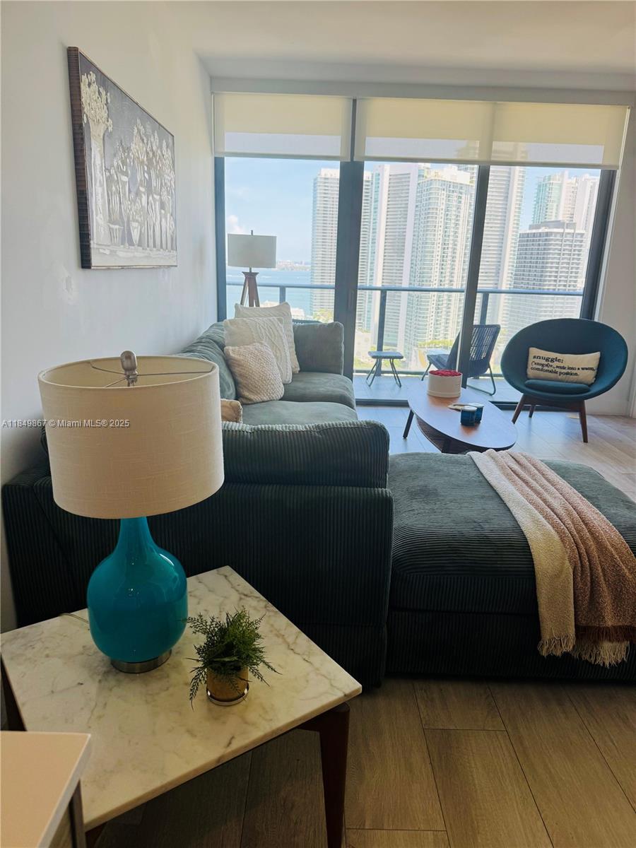 121 NE 34th St 2705