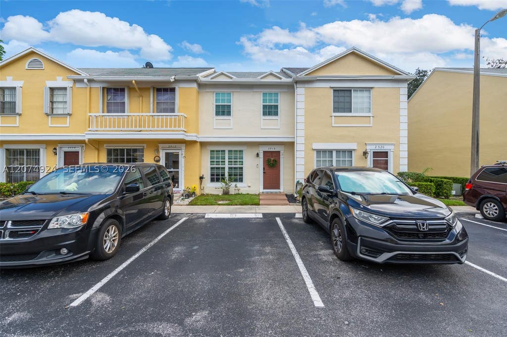 Photo of 2916 Dorchester Ln, Cooper City, FL 33026 (MLS # A12074924)