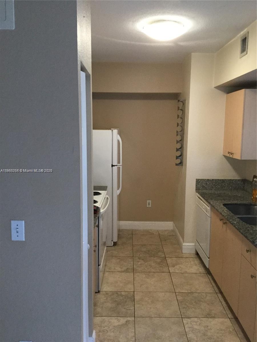 2517 Centergate Dr 105