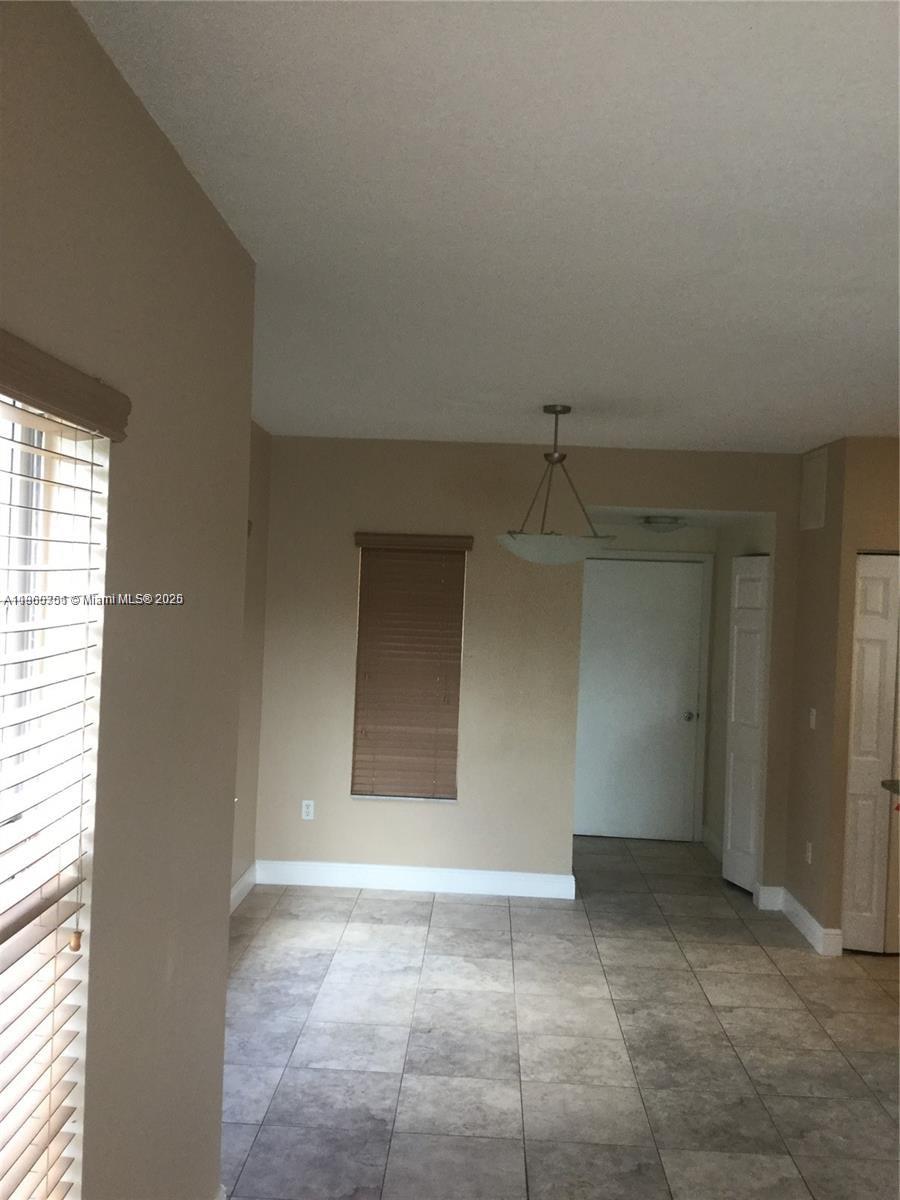 2517 Centergate Dr 105
