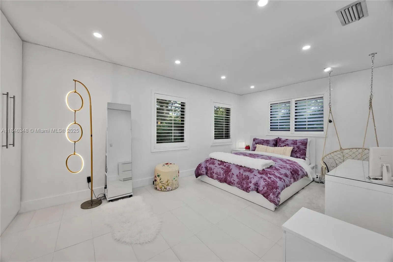 Coral Gables, Florida 33134, United States, 5 Bedrooms Bedrooms, ,3 BathroomsBathrooms,Residential,Active,178230