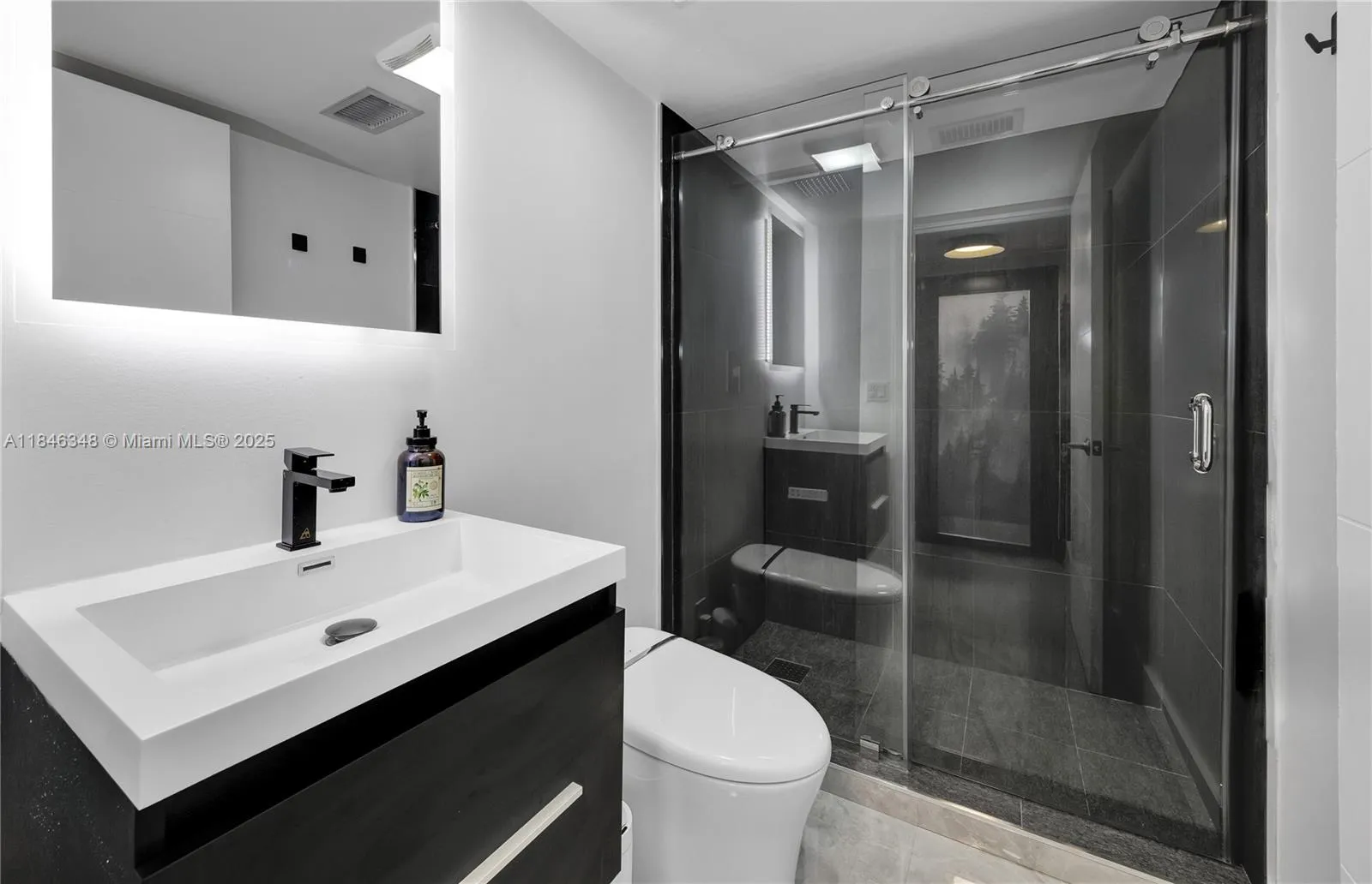 Coral Gables, Florida 33134, United States, 5 Bedrooms Bedrooms, ,3 BathroomsBathrooms,Residential,Active,178230