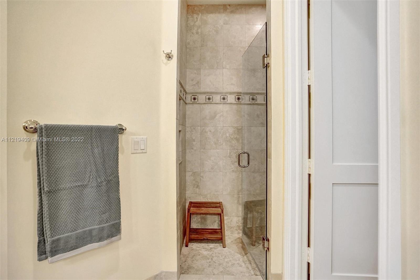 VENETIAN ISLES 2ND SEC - Residential