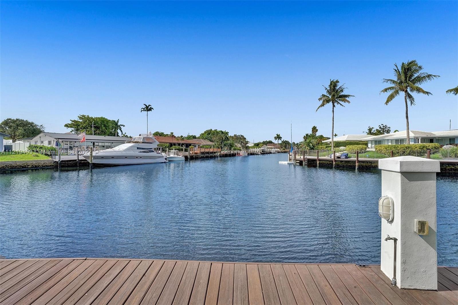 VENETIAN ISLES 2ND SEC - Residential