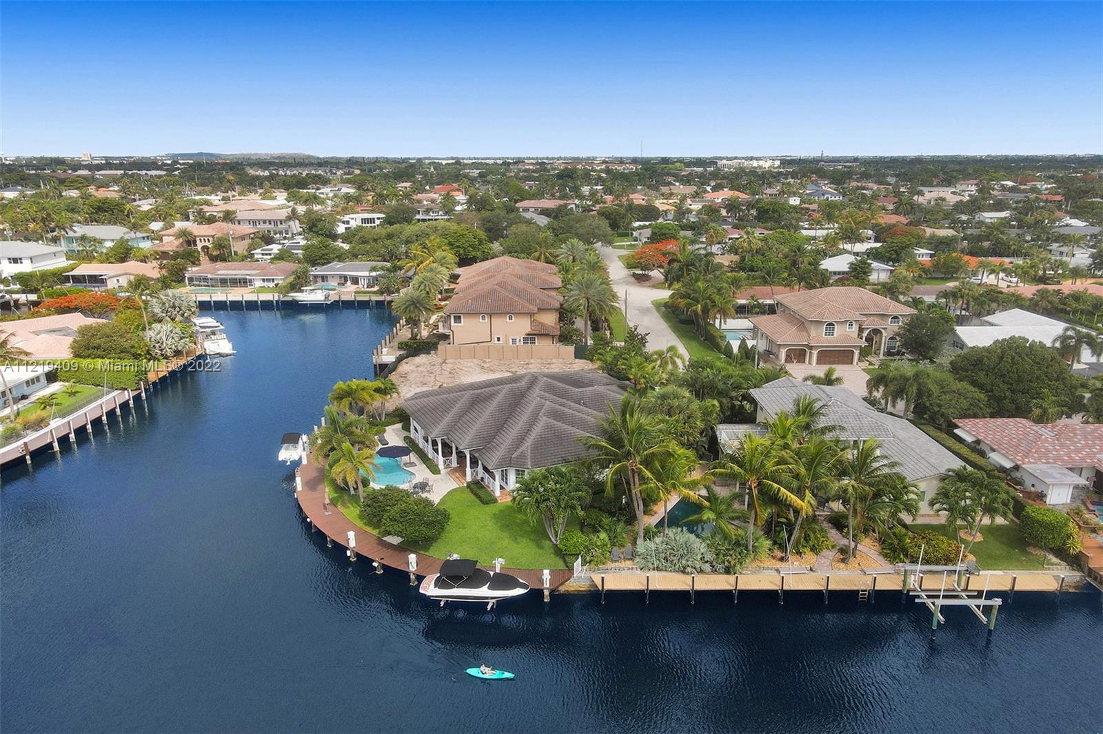 VENETIAN ISLES 2ND SEC - Residential