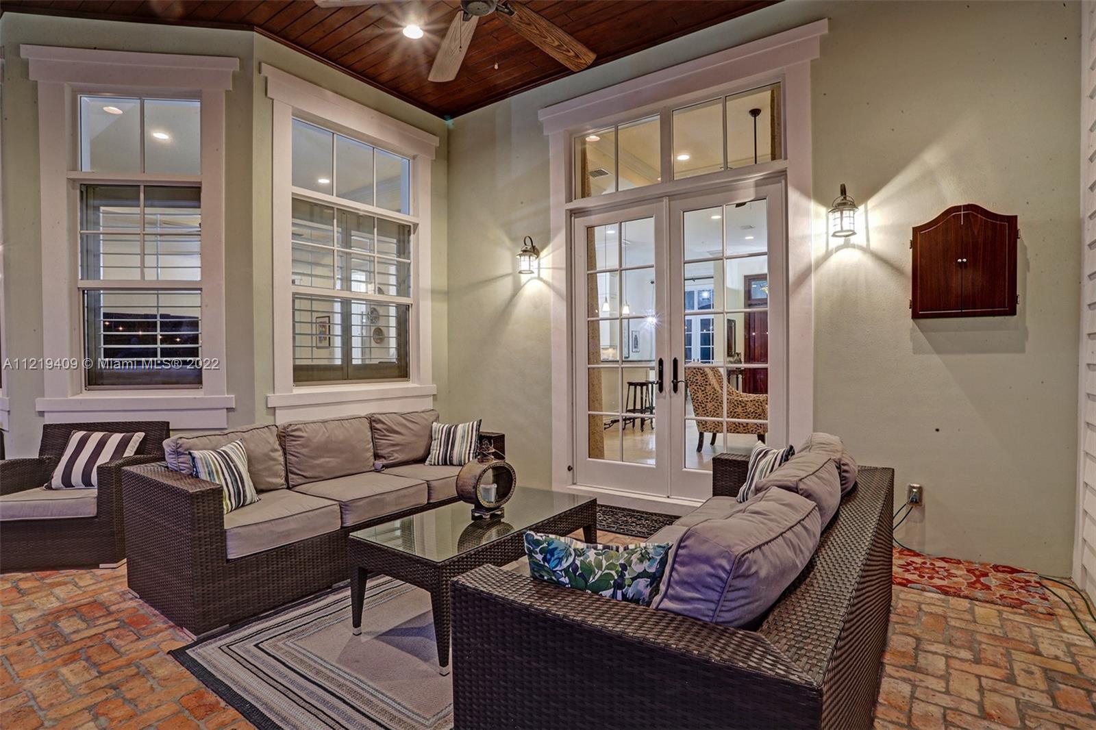 VENETIAN ISLES 2ND SEC - Residential