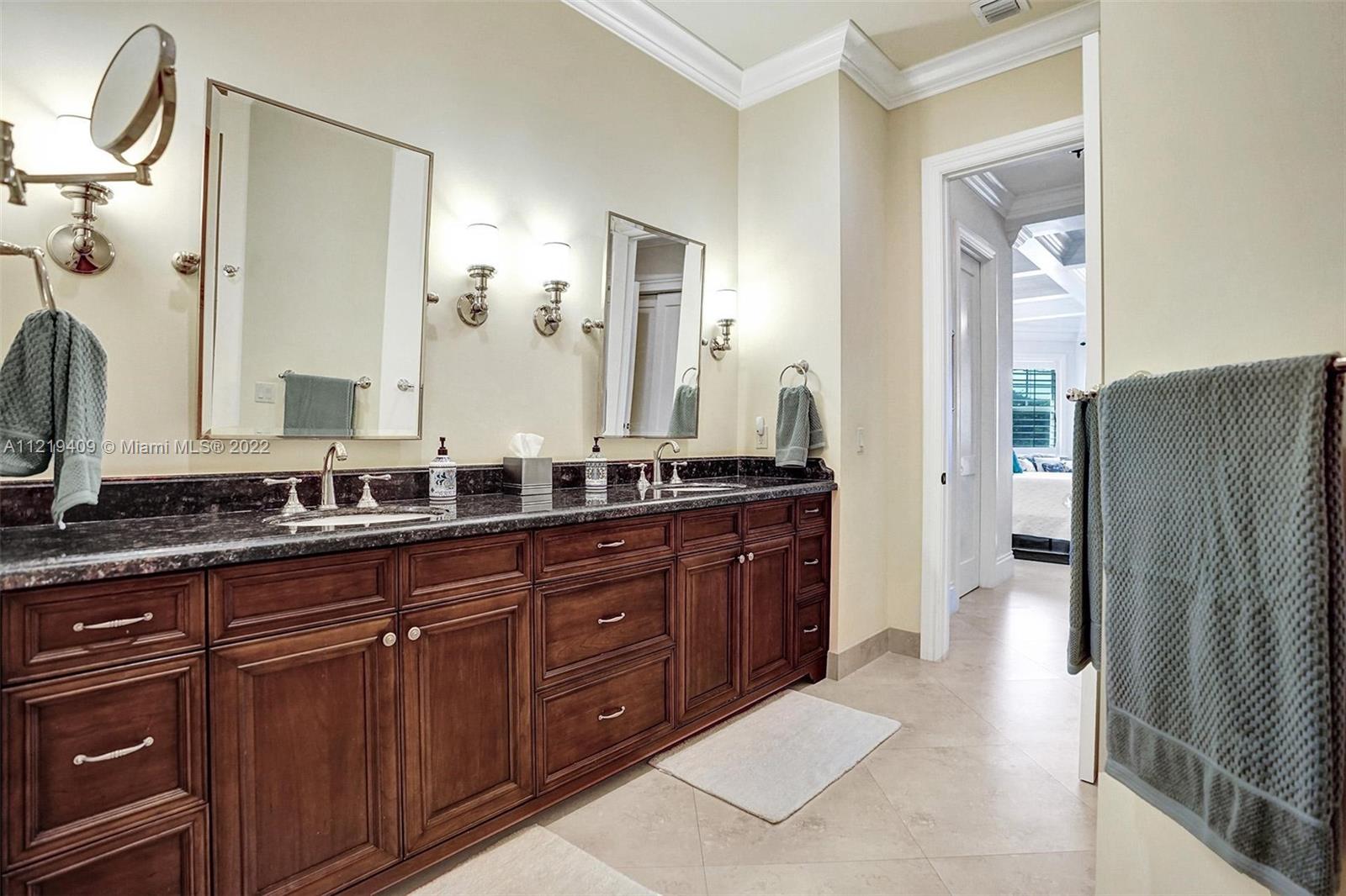 VENETIAN ISLES 2ND SEC - Residential