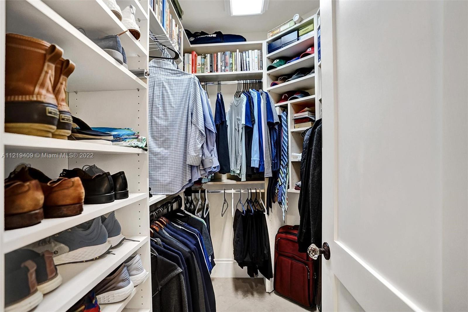 VENETIAN ISLES 2ND SEC - Residential