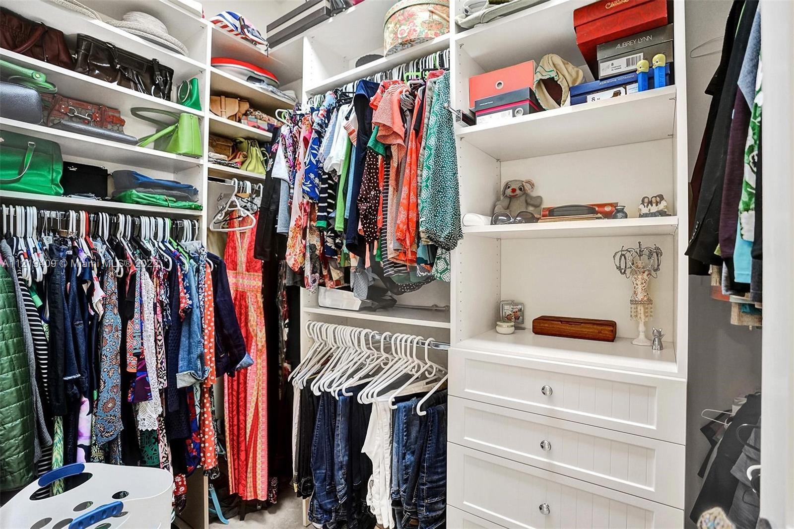 VENETIAN ISLES 2ND SEC - Residential