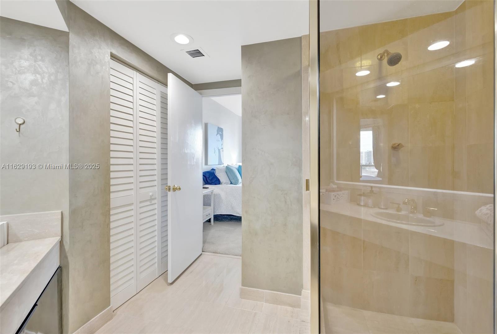 4000 ISL BLVD WILLIAMS IS - Residential