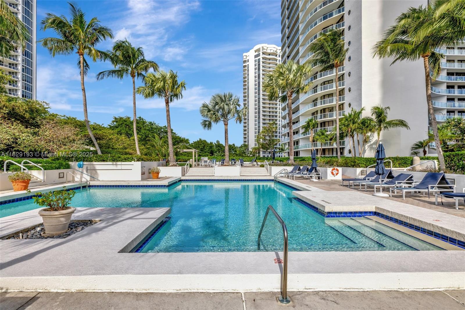 4000 ISL BLVD WILLIAMS IS - Residential