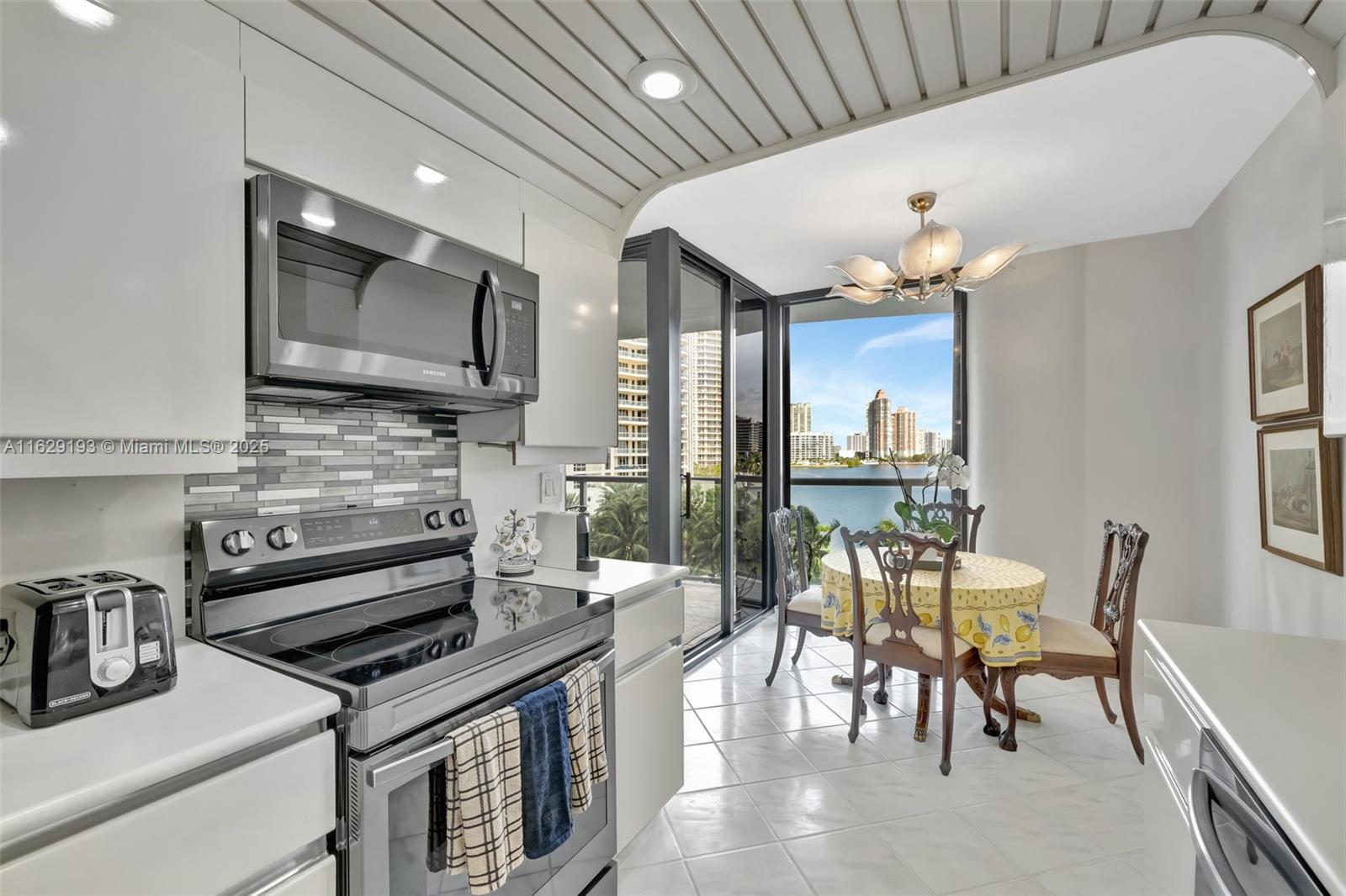4000 ISL BLVD WILLIAMS IS - Residential