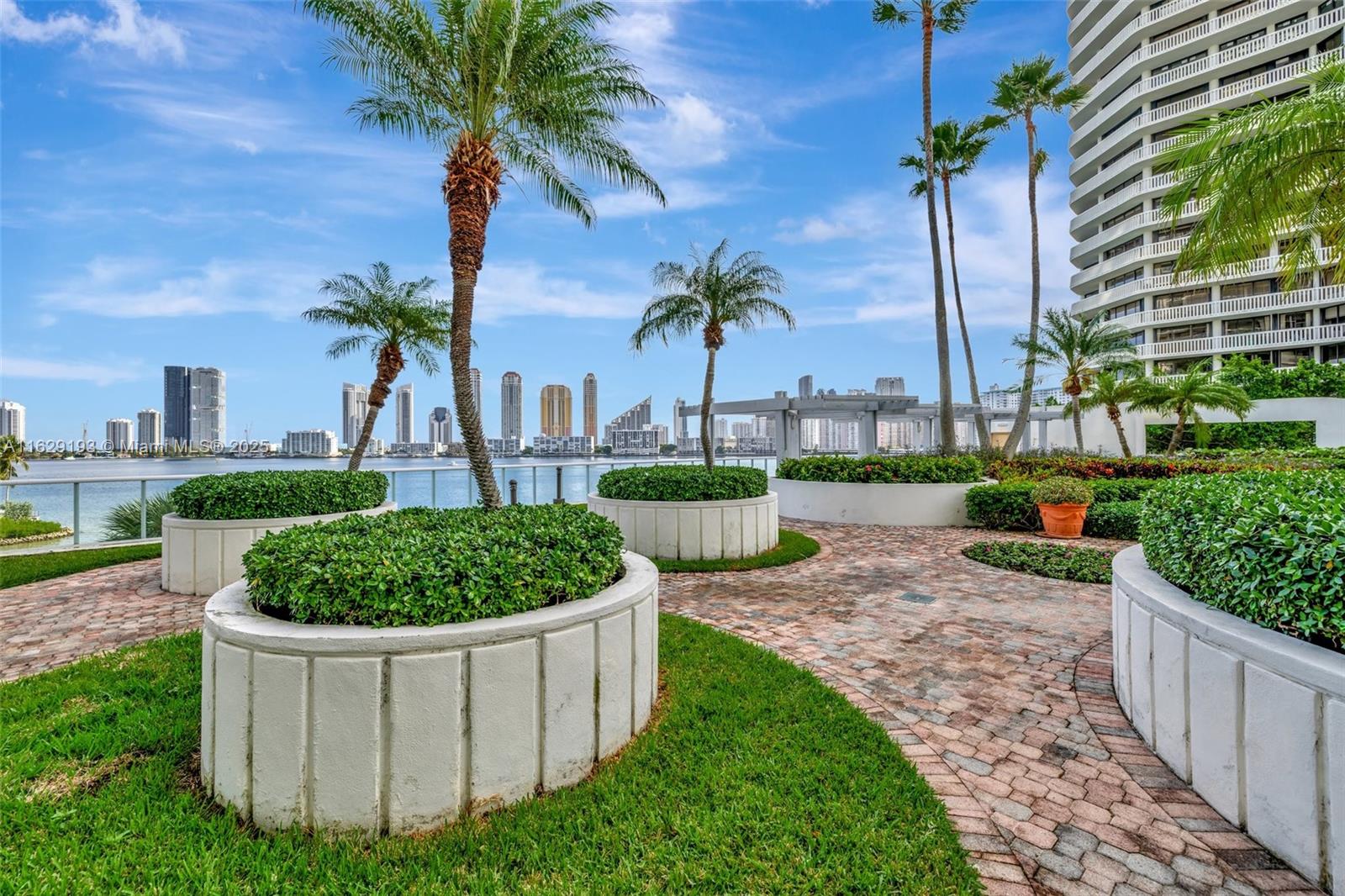 4000 ISL BLVD WILLIAMS IS - Residential