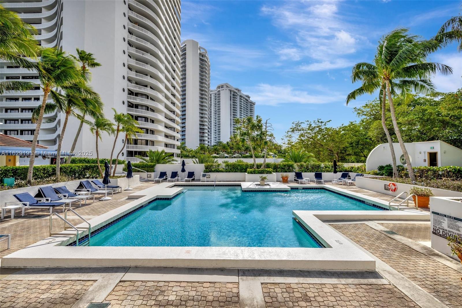 4000 ISL BLVD WILLIAMS IS - Residential