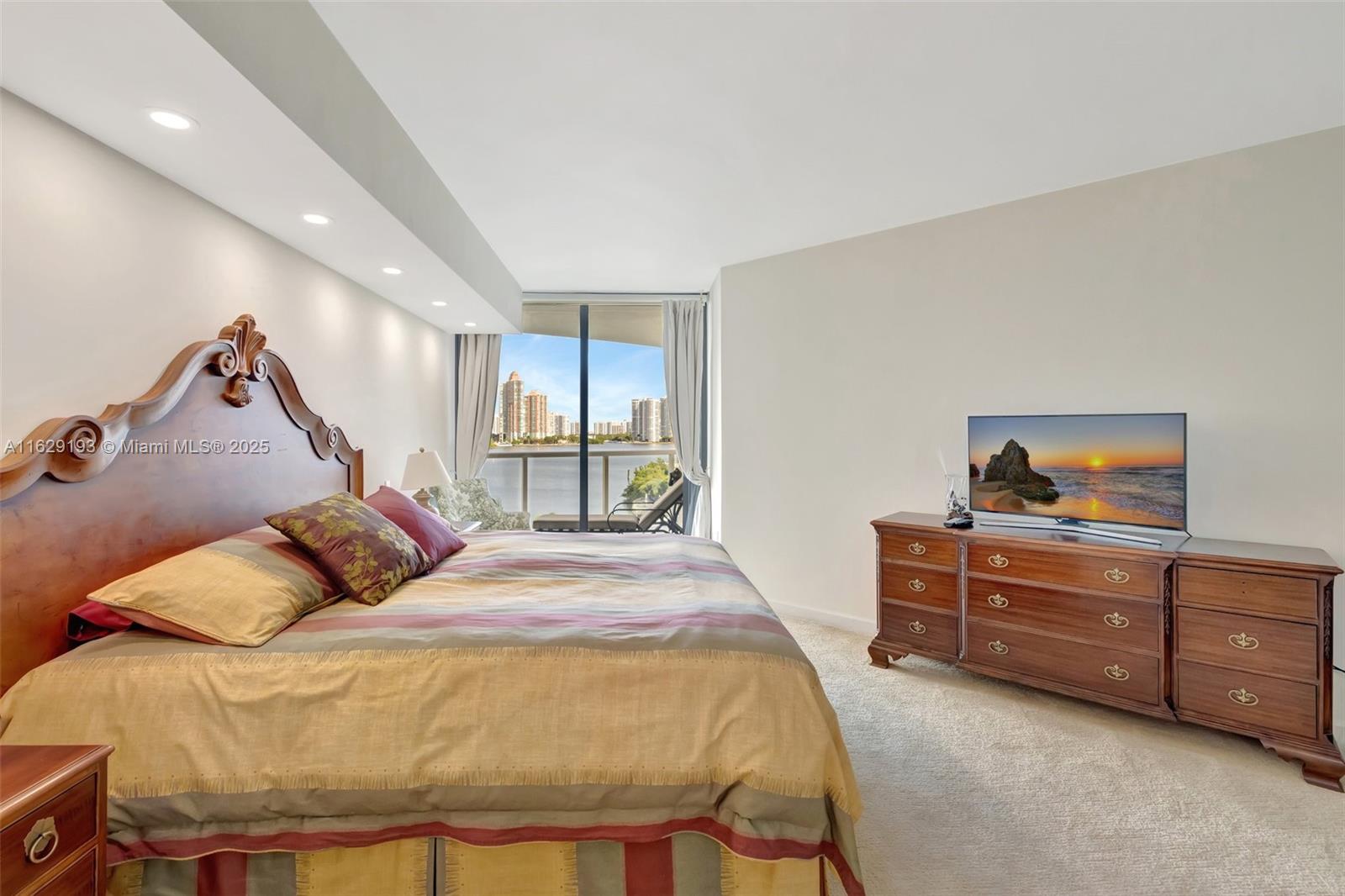 4000 ISL BLVD WILLIAMS IS - Residential