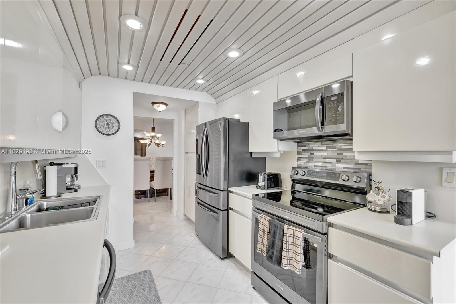 4000 ISL BLVD WILLIAMS IS - Residential