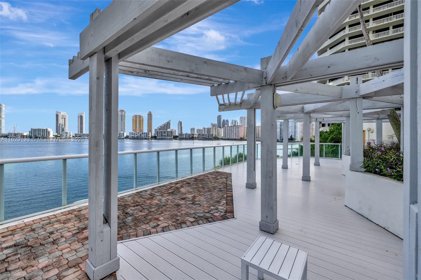 4000 ISL BLVD WILLIAMS IS - Residential