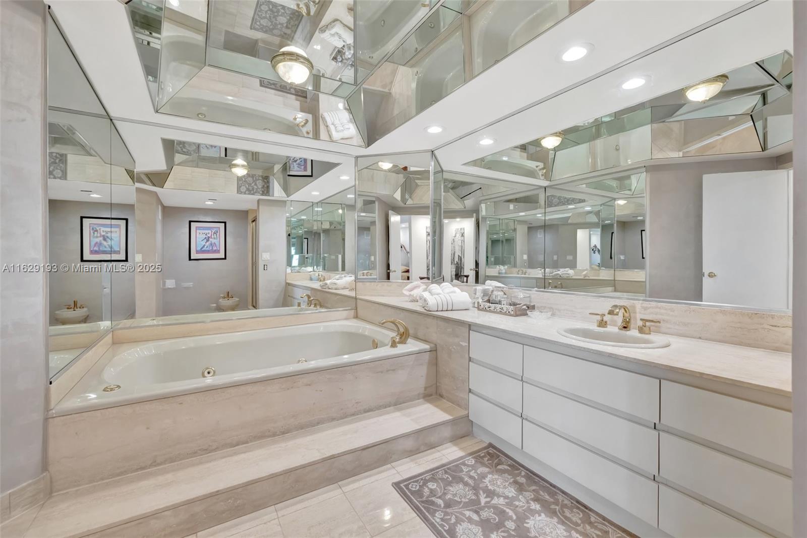 4000 ISL BLVD WILLIAMS IS - Residential