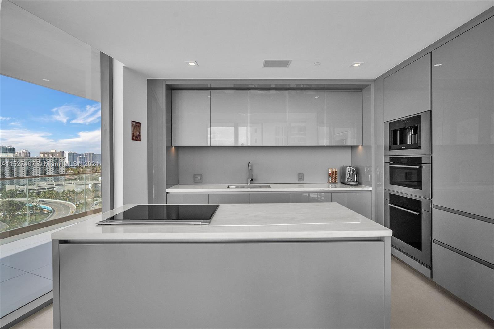 18975 Collins Ave 1105