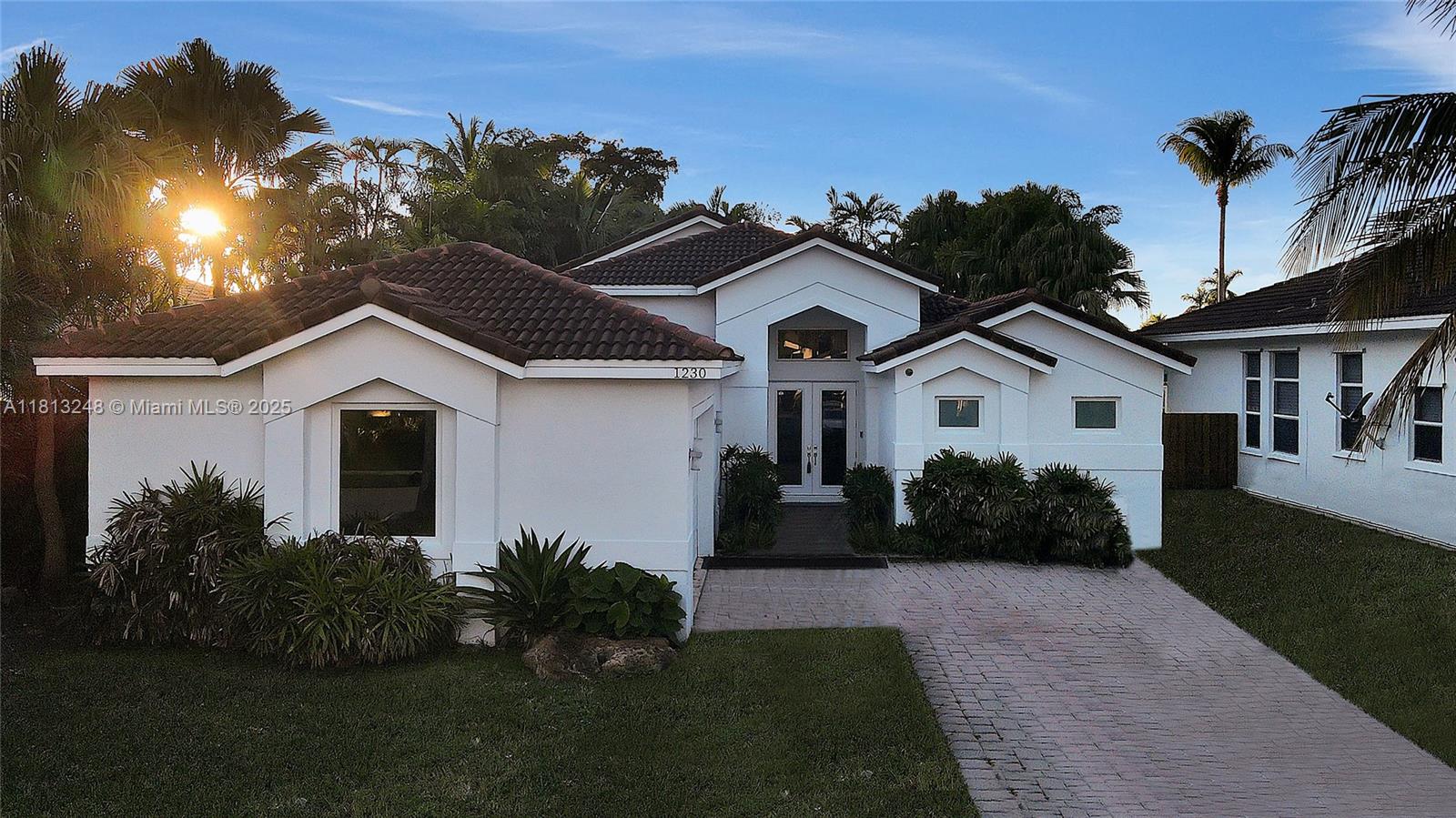 1230 E 13th Ave, Hollywood, Broward County, Florida - 4 Bedrooms  
3 Bathrooms - 