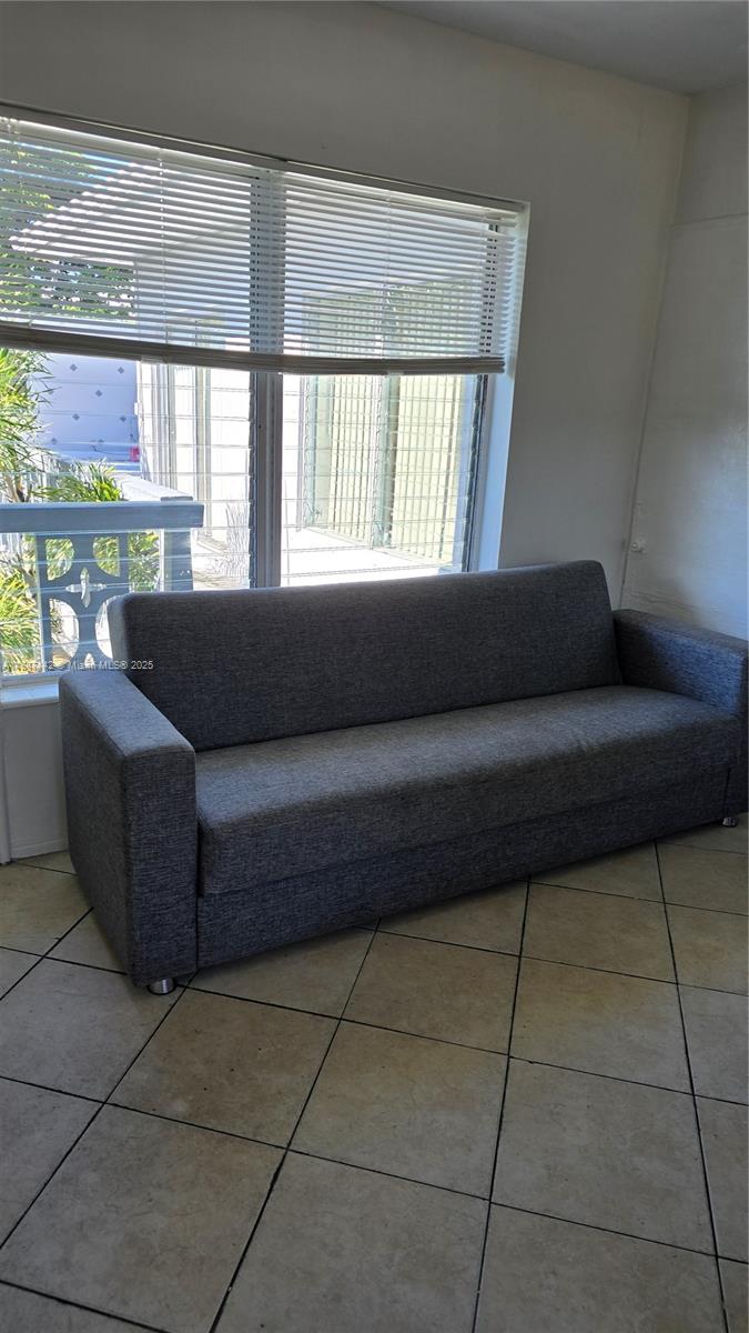 ISLE OF VENICE APTS INC C - Residential Lease