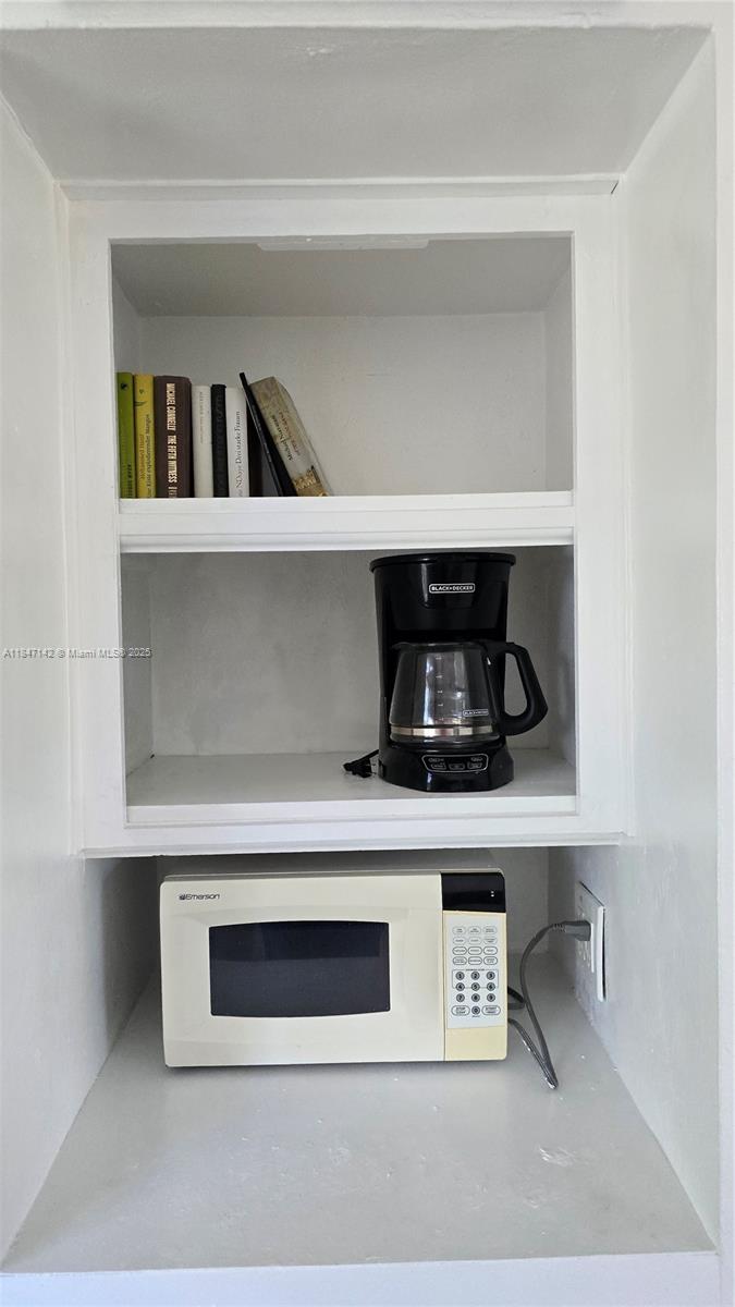 ISLE OF VENICE APTS INC C - Residential Lease