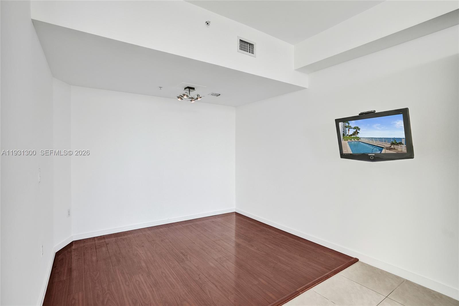 NEW WAVE CONDO - Residential