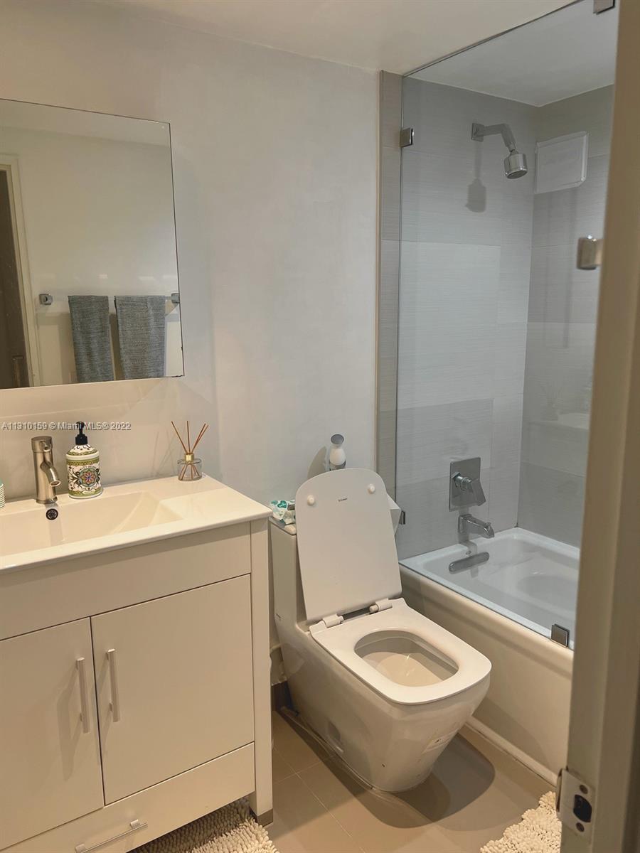 THE PLAZA OF BAL HARBOUR - Residential