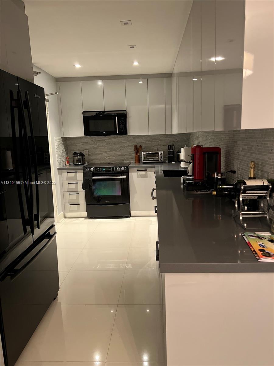 THE PLAZA OF BAL HARBOUR - Residential