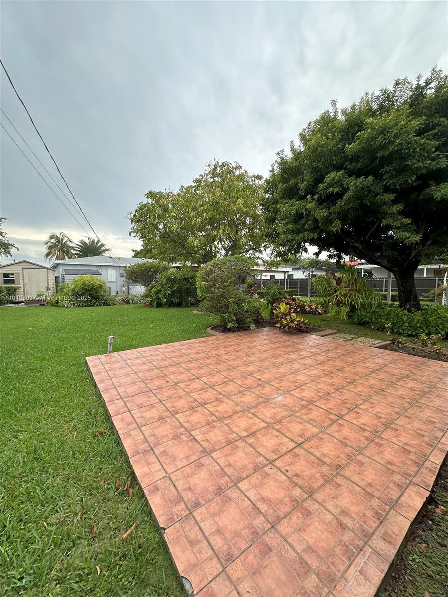 TROPICAL GARDENS - Residential