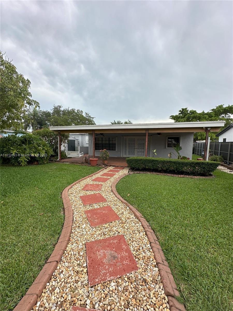 TROPICAL GARDENS - Residential