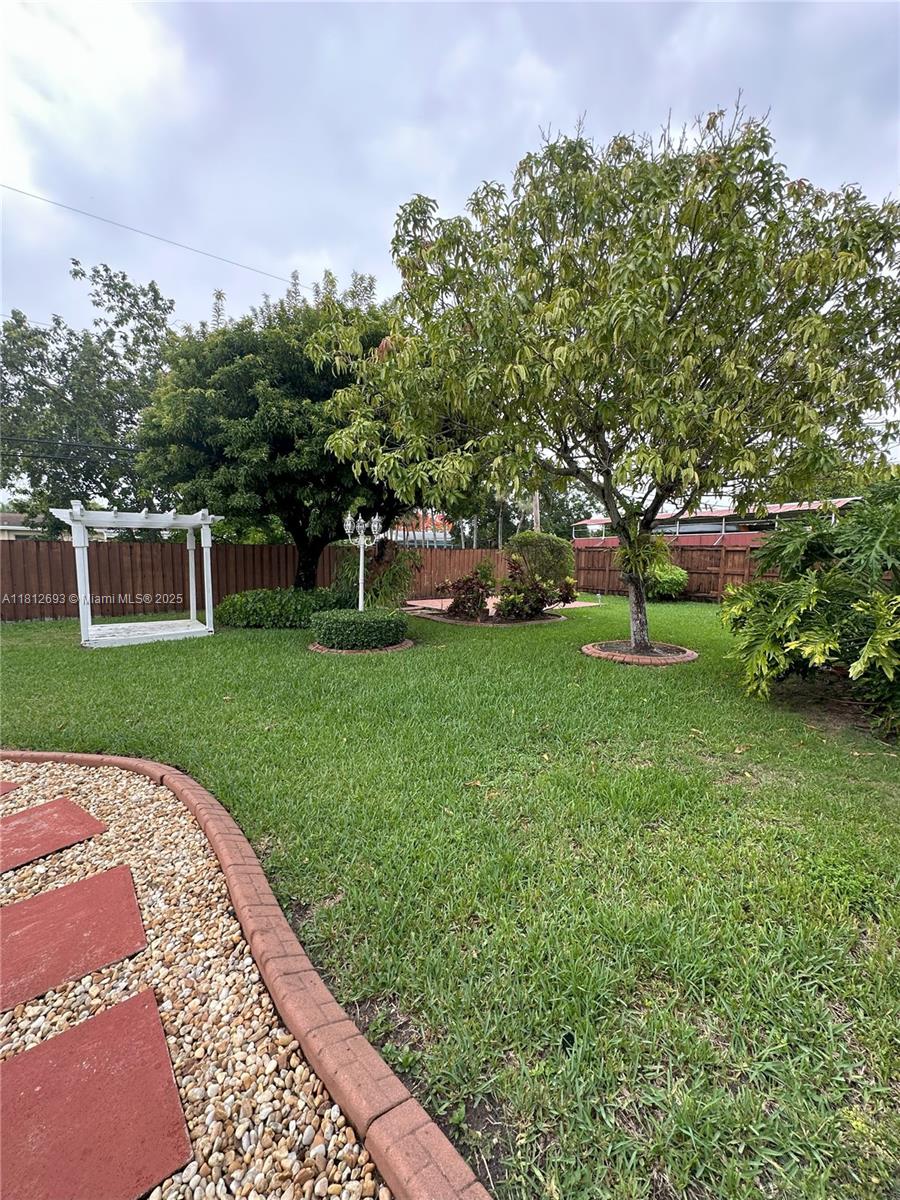 TROPICAL GARDENS - Residential