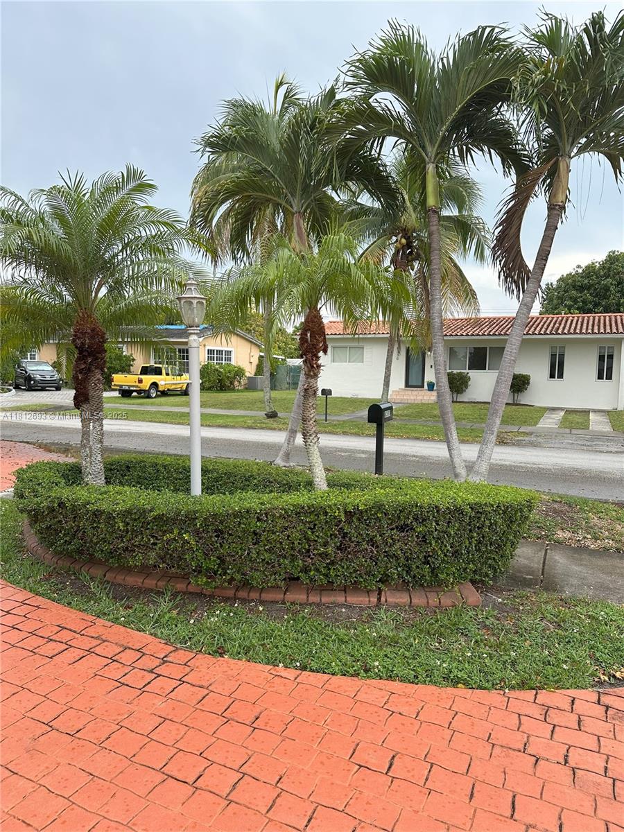 TROPICAL GARDENS - Residential