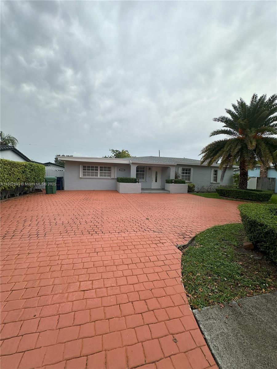 TROPICAL GARDENS - Residential