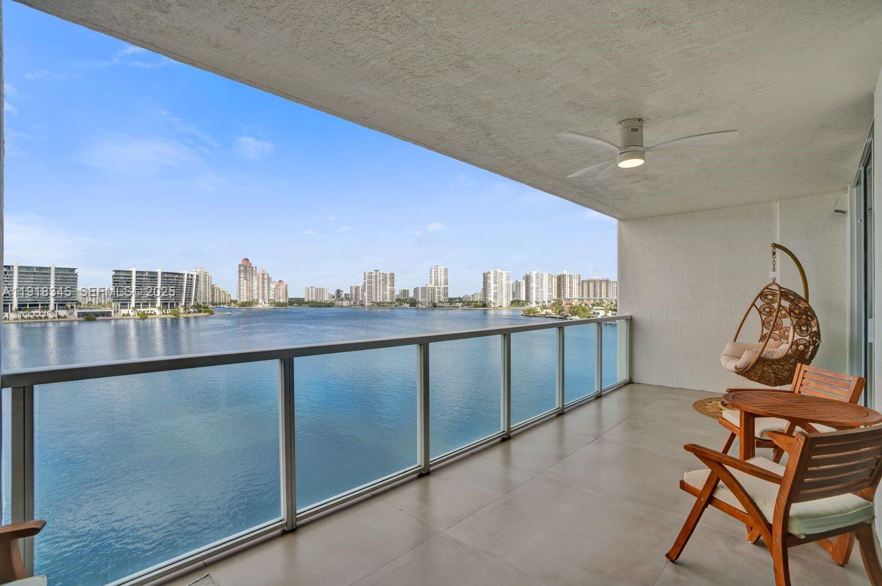 MARINA BAY CLUB CONDO HOT - Residential